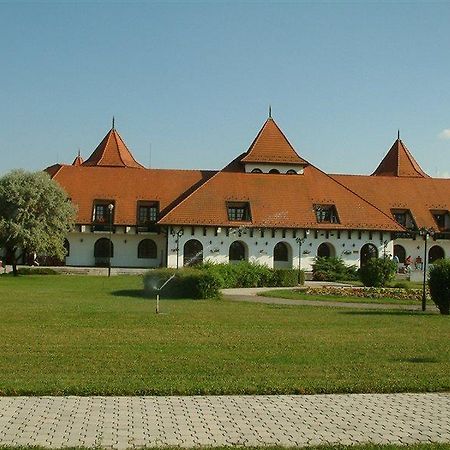 Hortobagy Club Hotel Exterior photo